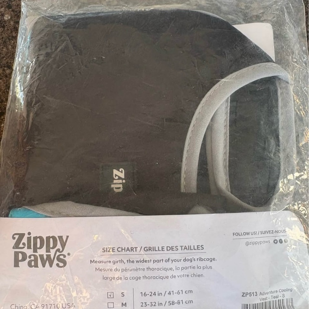 ZippyPaws Black and Gray Adventure Cooling Safety Vest